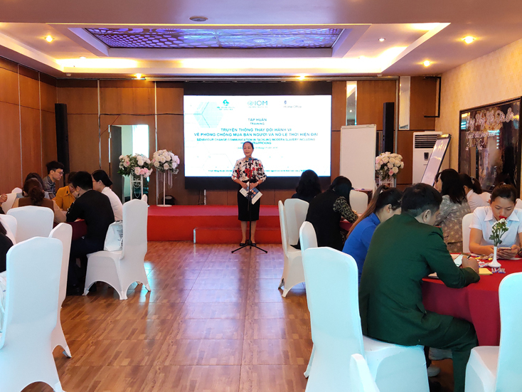 Các học viên tham gia thảo luận nhóm trong chương trình tập huấn.