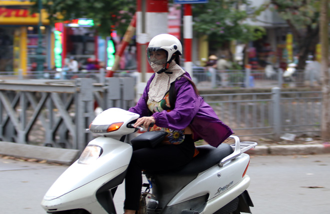 Hà Nội sáng và đêm có mưa nhỏ, mưa phùn và sương mù.