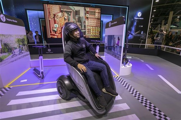 Segway giới thiệu S-Pod, một xe điện 2 bánh tương tự như ghế di chuyển trong bộ phim viễn tưởng Wall-E. (Ảnh: AFP/TTXVN)