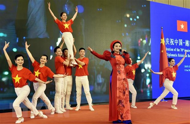  Tiết mục nghệ thuật đặc sắc của lưu học sinh Việt Nam tại Bắc Kinh, Trung Quốc. (Ảnh: Tiến Trung/TTXVN)
