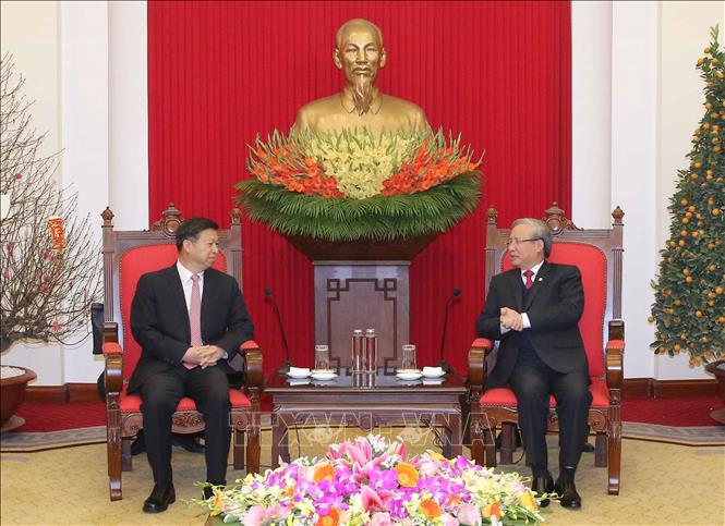 Ủy viên Bộ Chính trị, Thường trực Ban Bí thư Trần Quốc Vượng tiếp đồng chí Tống Đào, Ủy viên Trung ương Đảng, Trưởng Ban Liên lạc Đối ngoại Trung ương Đảng Cộng sản Trung Quốc. Ảnh: Phương Hoa/TTXVN