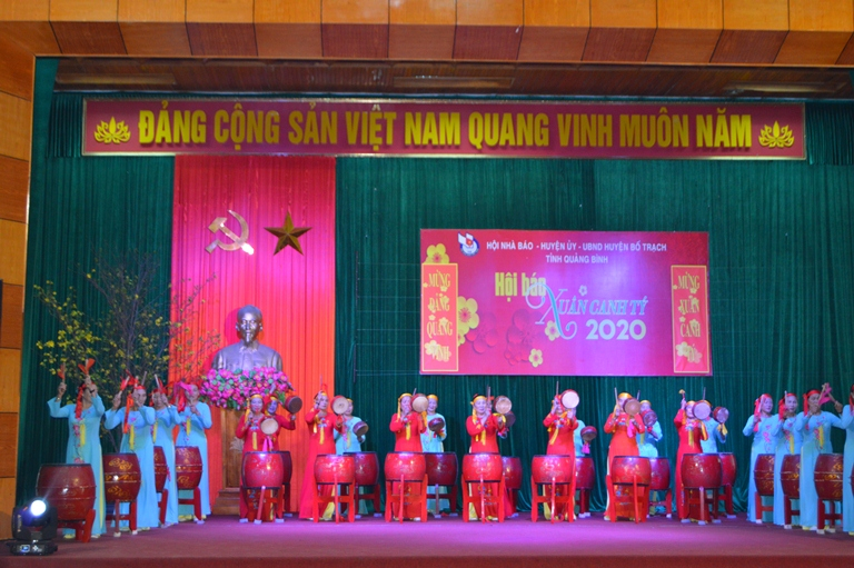 Màn trống hội chào mừng khai Hội báo Xuân 2020