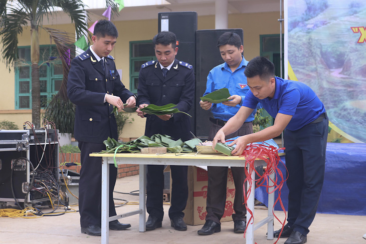 Tổ chức hội thi “Gói bánh chưng xanh”.