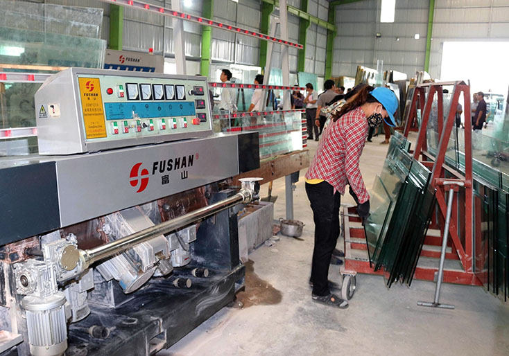 Công ty TNHH Đức Đạt đã mạnh dạn đầu tư công nghệ sản xuất hiện đại tạo ra sản phẩm kính cường lực chất lượng cao. 