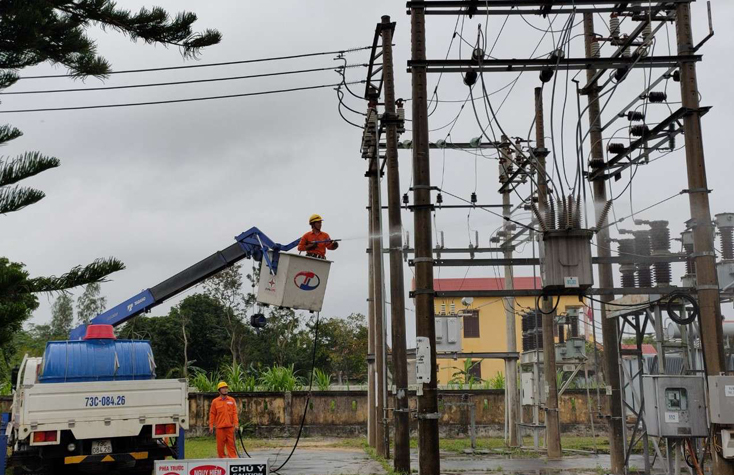  Vệ sinh TBA Trung gian bằng nước áp lực cao.