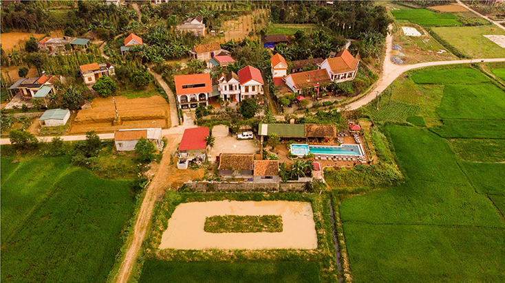 Tiệc cưới được tổ chức trong không gian lãng mạn của Phong Nha Farmstay. 