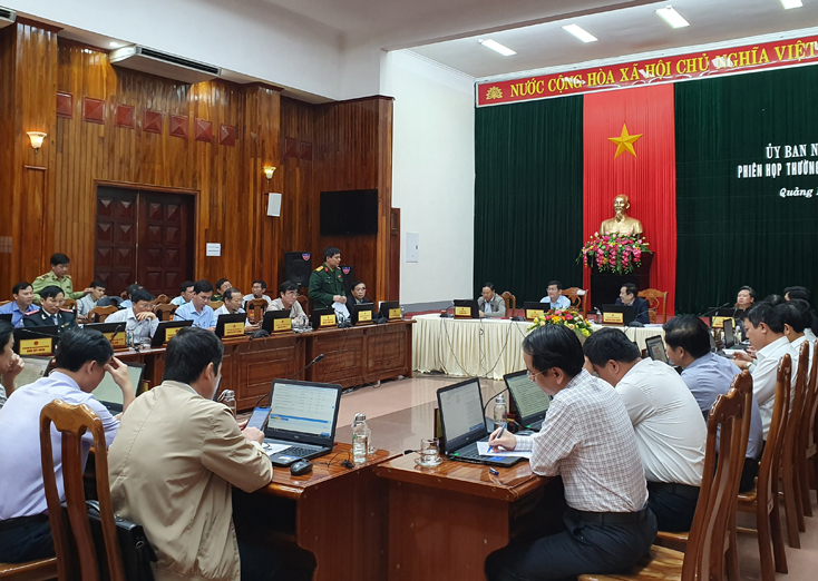 Các đại biểu tham gia phiên họp