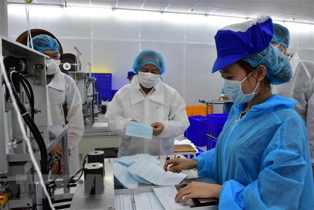 Xưởng sản xuất khẩu trang y tế của công ty Kim Sora tại Thừa Thiên-Huế. (Ảnh: Hồ Cầu/TTXVN)