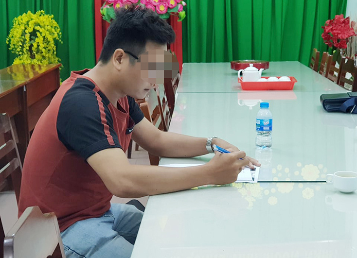 Nguyễn Nhựt Tân tại cơ quan Công an