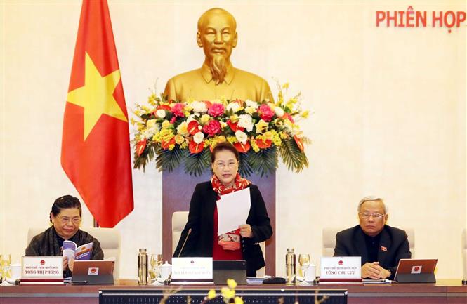 Chủ tịch Quốc hội Nguyễn Thị Kim Ngân chủ trì và phát biểu khai mạc Phiên họp thứ 42 của Ủy ban Thường vụ Quốc hội để cho ý kiến về kiến về dự án Luật sửa đổi, bổ sung một số điều của Luật Xử lý vi phạm hành chính. Ảnh: Trọng Đức/TTXVN.