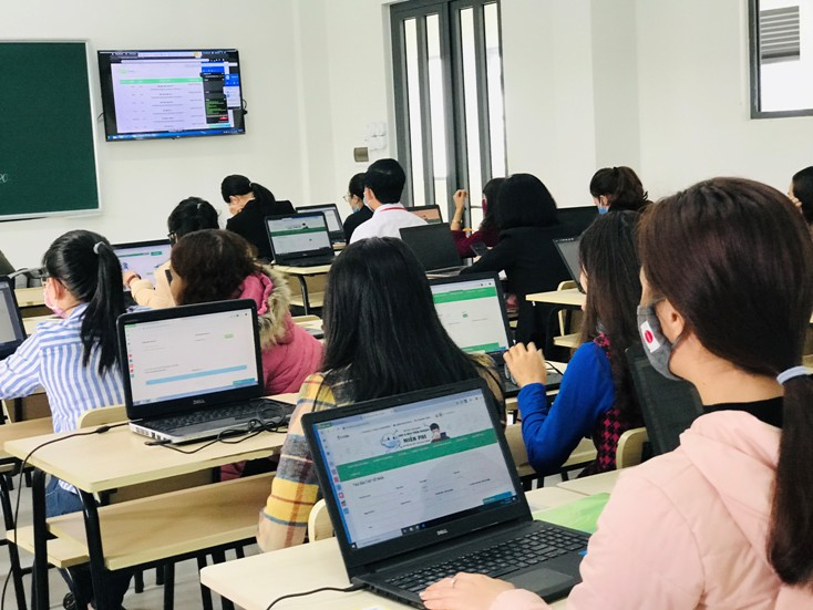 Các thầy cô giáo hệ thống giáo dục Chu Văn An tham gia buổi tập huấn.
