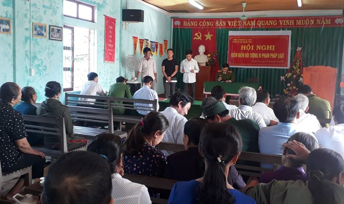Kiểm điểm 3 đối tượng có hành vi đốt pháo trái phép.