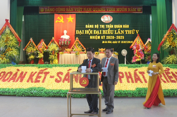 Bỏ phiếu bầu Ban chấp hành.