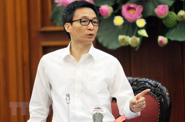 Phó Thủ tướng Vũ Đức Đam nhấn mạnh Không nên cho đi học trở lại mà học sinh vẫn lo sợ bị lây nhiễm ở trường, vẫn phải đeo khẩu trang trong lớp học.
