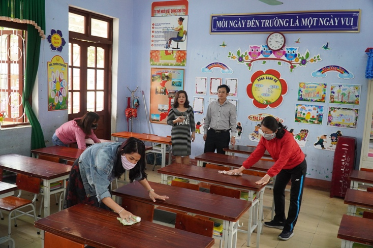 Lãnh đạo Sở GD-ĐT kiểm tra đột xuất công tác phòng, chống dịch của các đơn vị trường học.