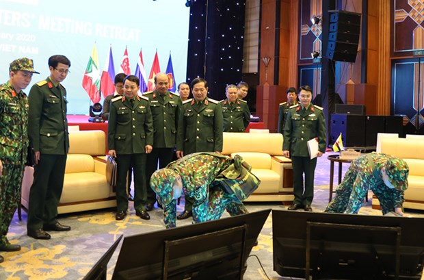 Trung tướng Lê Huy Vịnh kiểm tra công tác bảo đảm y tế, an ninh chuẩn bị cho ADMM Hẹp. (Nguồn: mod.gov.vn)