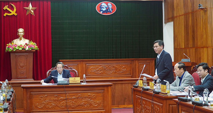 Đồng chí phó Bí thư Thường trực Tỉnh ủy Tràn Thắng, Tổ trưởng Tổ biên tập văn kiện về công tác xây dựng Đảng, Măt trận và đoàn thể báo cáo  tình hình biên soạn văn kiện 