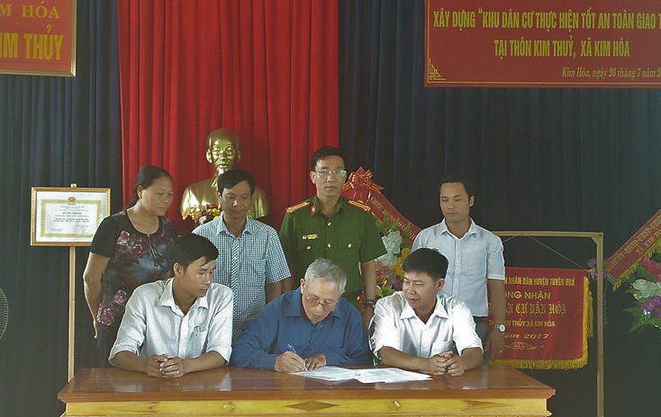 Mô hình “KDC thực hiện tốt ATGT” được nhân rộng tại thôn Kim Thủy, xã Kim Hóa, huyện Tuyên Hóa 