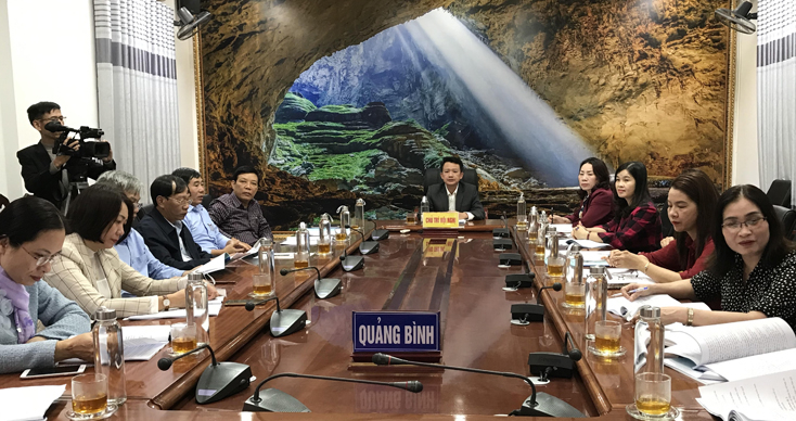 Các đại biểu tham dự hội nghị trực tuyến tại điểm cầu Ủy ban MTTQVN tỉnh Quảng Bình