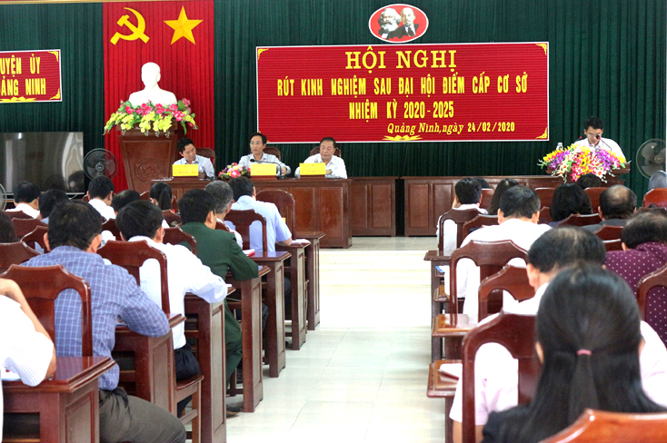 Các đại biểu dự hội nghị.