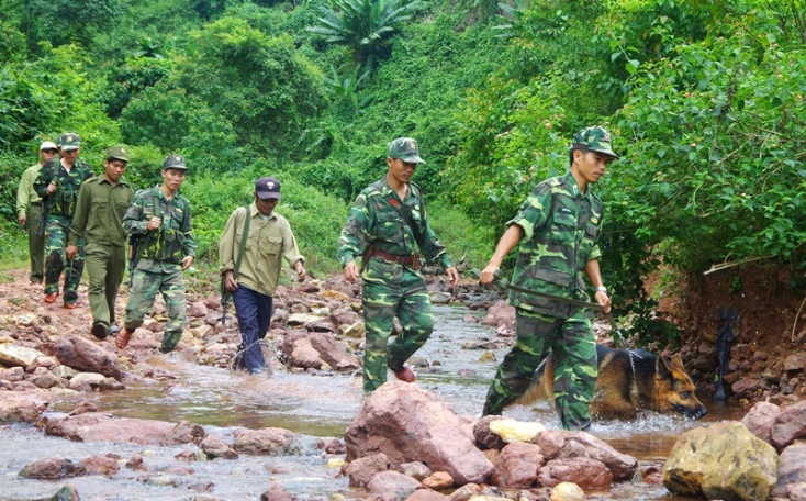  BĐBP phối hợp với các đơn vị tuần tra biên giới. 