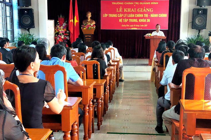 Toàn cảnh lễ khai giảng.
