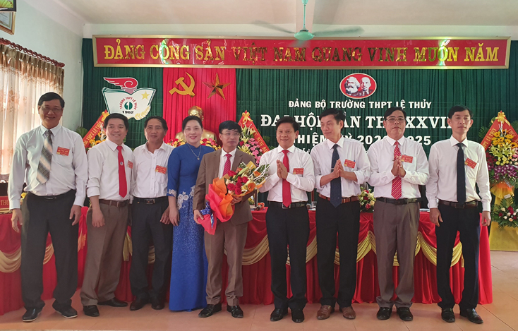 Ban Chấp hành Đảng bộ Trường THPT Lệ Thủy ra mắt