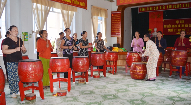  Các CLB nghệ thuật truyền thống huyện Bố Trạch có vai trò quan trọng trong việc nâng cao ý thức giữ gìn, bảo tồn và phát huy nét đẹp văn hóa truyền thống của người dân địa phương.