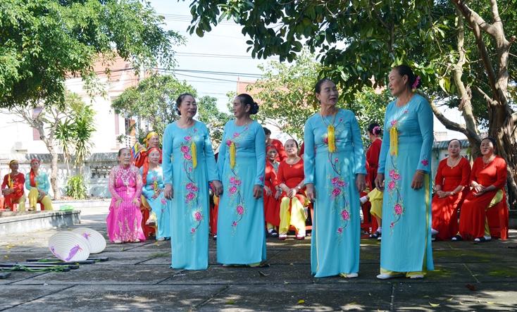   Các diễn viên không chuyên trong những CLB nghệ thuật truyền thống huyện Bố Trạch đang tập luyện.