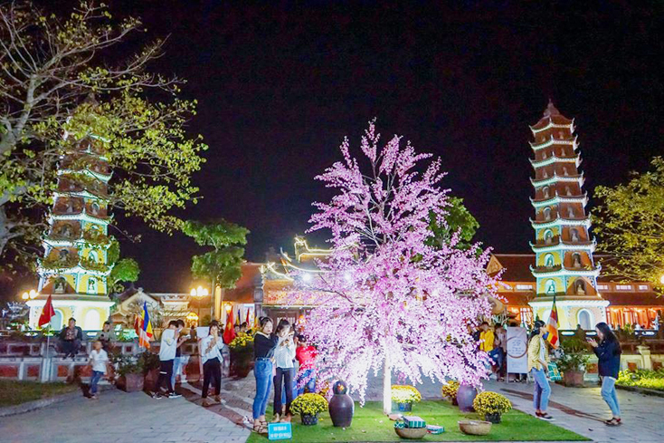 Chùa Hoằng Phúc sẽ tạm ngừng đón khách thăm quan trong thời gian phòng chóng dịch bệnh Covid-19