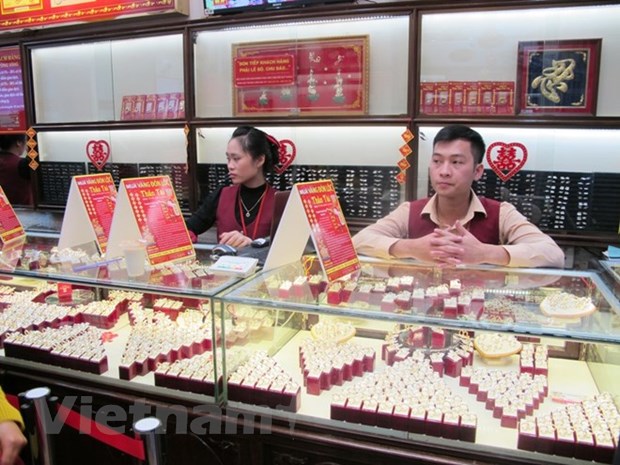 Giao dịch vàng tại Bảo Tín Minh Châu. (Ảnh: PV/Vietnam+)
