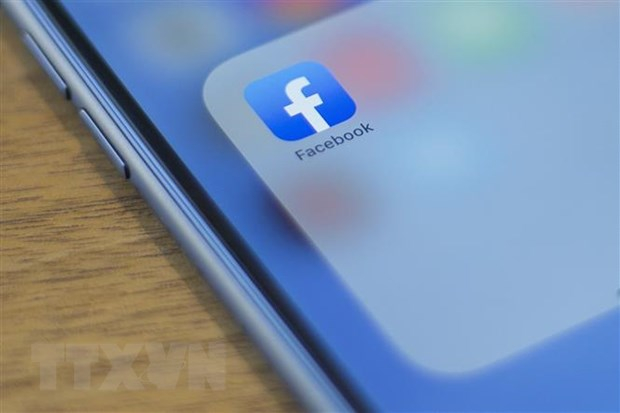 Biểu tượng Facebook trên điện thoại. (Ảnh: AFP/TTXVN)