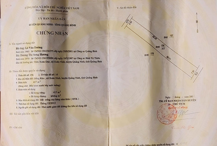 GCNQSDĐ cấp cho hộ ông Lê Văn Dưỡng và bà Dương Thị Song Hương (cấp năm 2006) đã bị chồng lấn với GCNQSDĐ của hộ Lê Văn Phương và bà Diệp Thị Uyên (cấp năm 2019). 