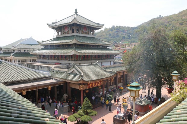 Khu Du lịch quốc gia Núi Sam (thanh phố Châu Đốc, tỉnh An Giang) mỗi năm đón trên 5 triệu lượt khách tới tham quan, chiêm bái sẽ tạm dừng đón khách để phòng chống dịch COVID-19. (Ảnh: Công Mạo/TTXVN)