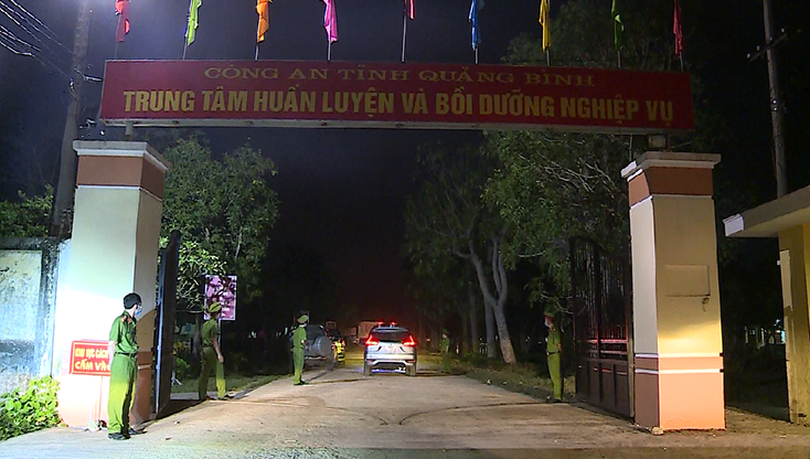 1h sáng 27-3, Trung tâm Huấn luyện và Bồi dưỡng nghiệp vụ Công an tỉnh đã tiếp nhận 101 công dân cách ly Covid-19.