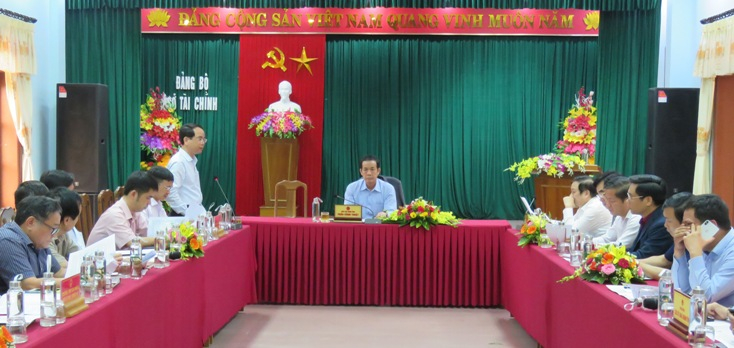Đồng chí Chủ tịch UBND tỉnh Trần Công Thuật cùng các ngành chức năng làm việc với Sở Tài chính về các giải pháp thực hiện nhiệm vụ công tác năm 2020