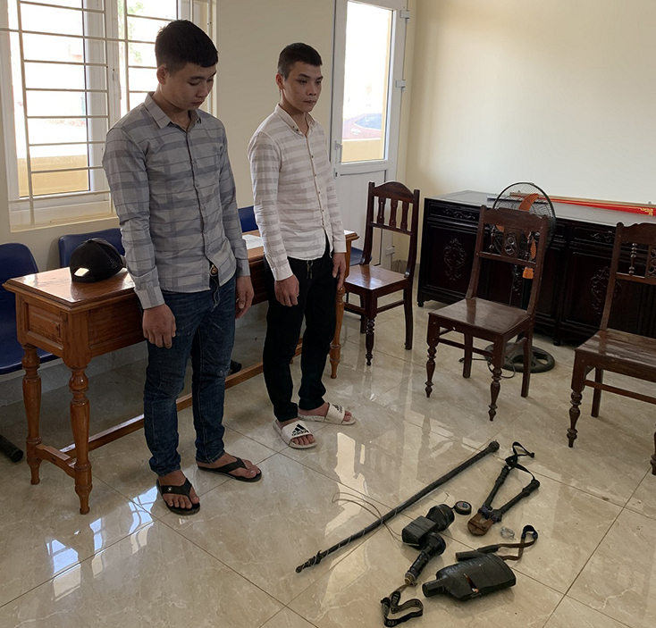 2 đối tượng Nguyễn Tấn Công và Đào Hữu Hoàng cùng tang vật trộm chó.