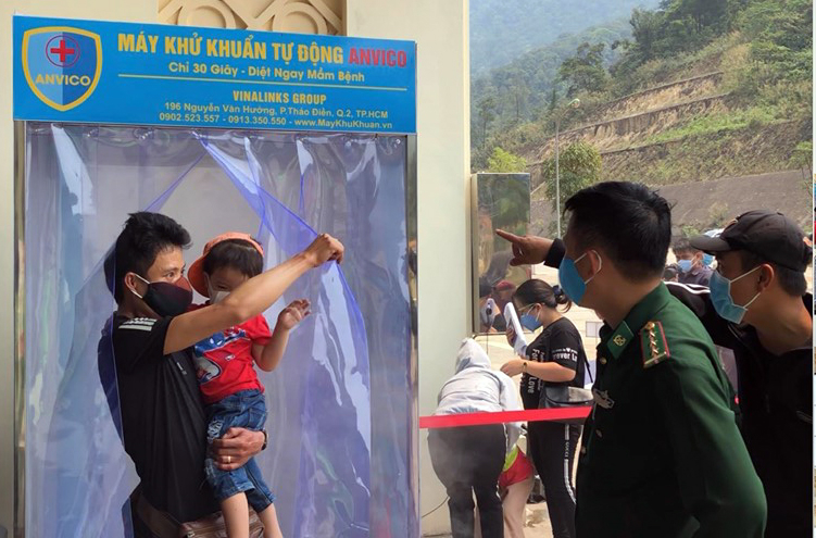 Các buồng khử khuẩn tự động phòng chống dịch Covid-19 đã được lắp đặt tại cửa khẩu quốc tế Cha Lo.
