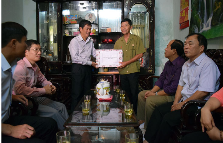 Thực hiện tốt phong trào “Đền ơn đáp nghĩa” góp phần nâng cao đời sống người có công.