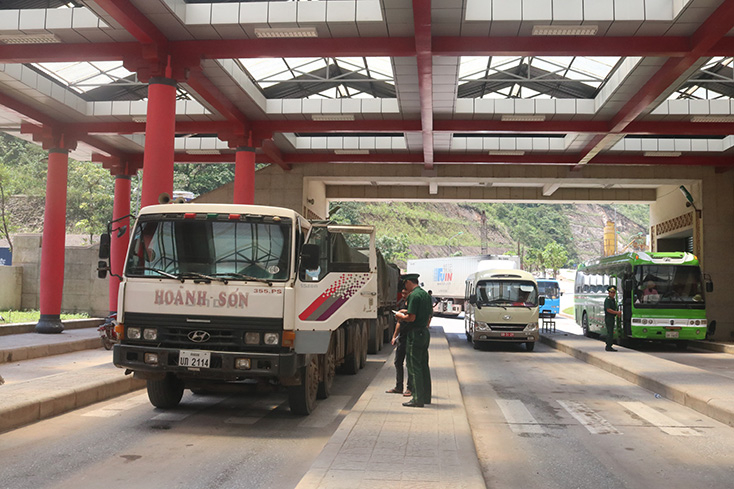 Trước tình hình diễn biến phức tạp của dịch Covid-19, BĐBP tỉnh đã kiểm soát chặt chẽ tại khu vực Cửa khẩu quốc tế Cha Lo để hạn chế sự lây lan của dịch bệnh. 