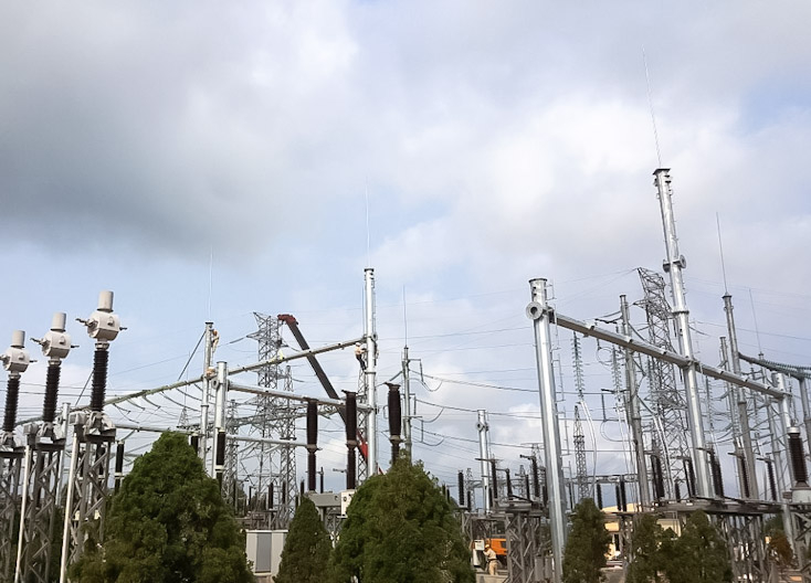 Sân phân phối 110kV Trạm biến áp 220kV Đồng Hới đang được thi công.
