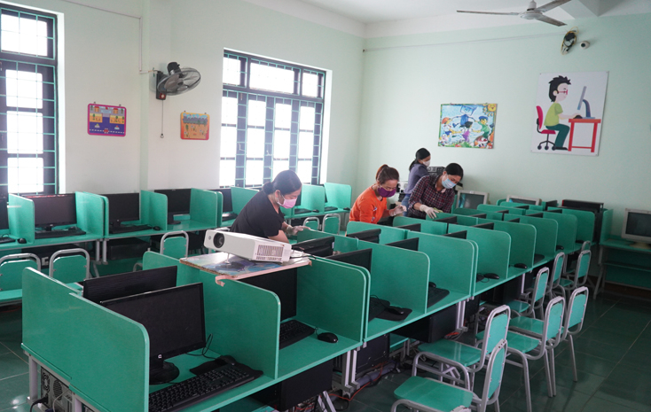 Chuẩn bị các điều kiện để học sinh tham gia học trực tuyến trên truyền hình và qua internet trong thời gian nghỉ học dài ngày để phòng chống dịch bênh Covid-19.  