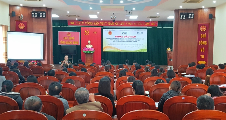 Cùng với việc chuẩn bị đại hội Đảng các cấp, Đảng ủy Cục Thuế tỉnh cũng tăng cường chỉ đạo công tác tuyên truyền, hỗ trợ người nộp thuế thực hiện nghĩa vụ ngân sách.