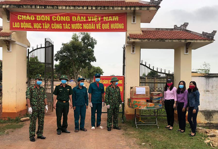 Các trường MN tặng nhu yếu phẩm hỗ trợ các khu cách ly tập trung.