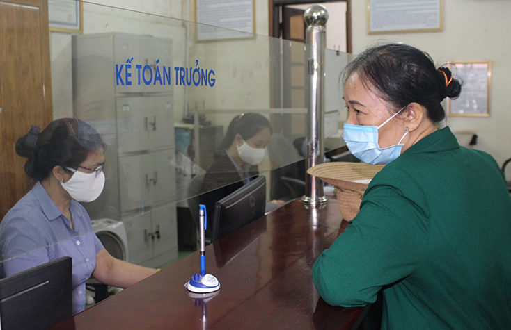 Các tổ chức tín dụng vẫn đáp ứng kịp thời các giao dịch của khách hàng trong thời điểm dịch Covid-19.