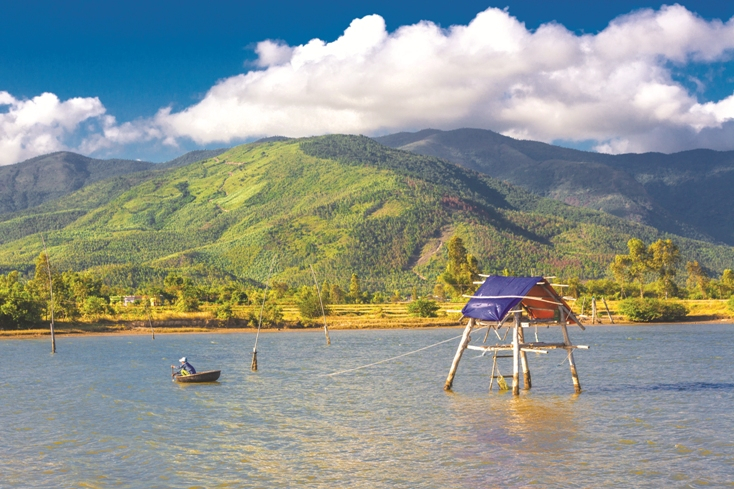 Chiều sông Loan. Ảnh: Lê Thanh Thu