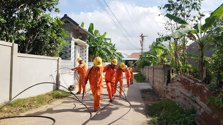 Bằng những nỗ lực cố gắng của bản thân chị Trần Thị Lý và Công đoàn PC Quảng Bình, hầu hết cán bộ, công nhân và người lao động của đơn vị luôn tin tưởng gắn bó, thực hiện tốt nhiệm vụ được giao.