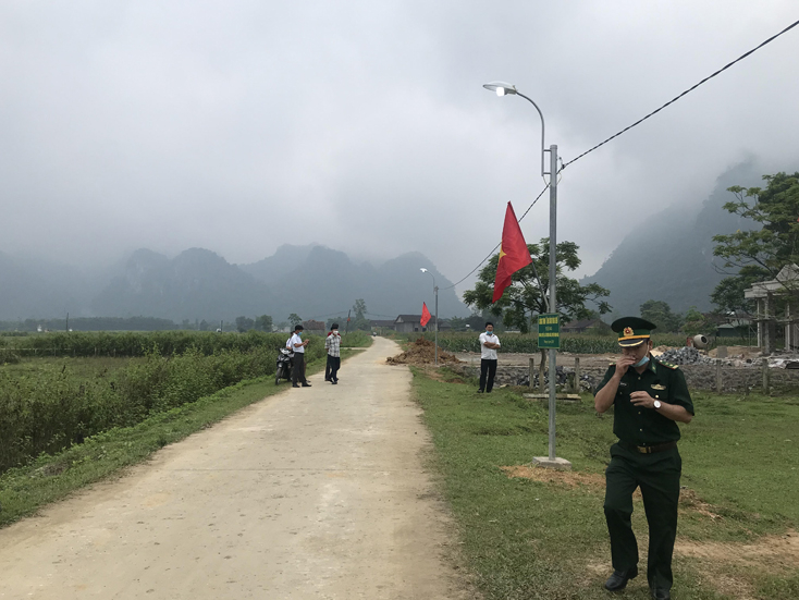 Công trình “Ánh sáng vùng biên” tại xã Thượng Hóa do Đồn Biên phòng Cà Xèng triển khai xây dựng