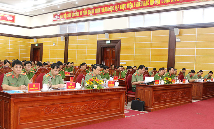 Các đại biểu tham dự hội nghị.