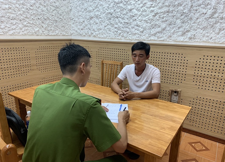 Đối tượng Đào Trọng Bằng tại cơ quan điều tra Công an tỉnh.